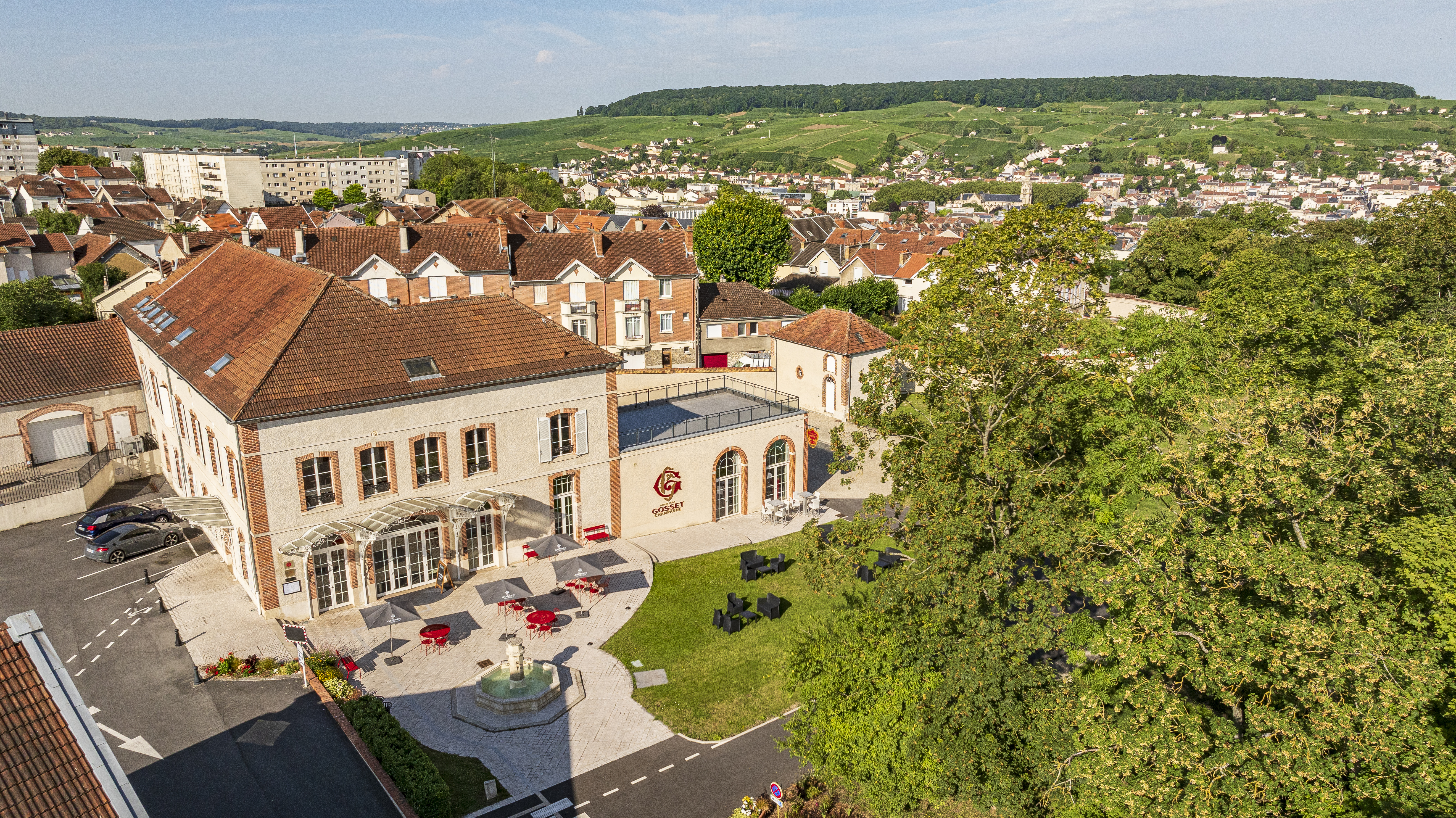Une Maison demeurée familiale et indépendante