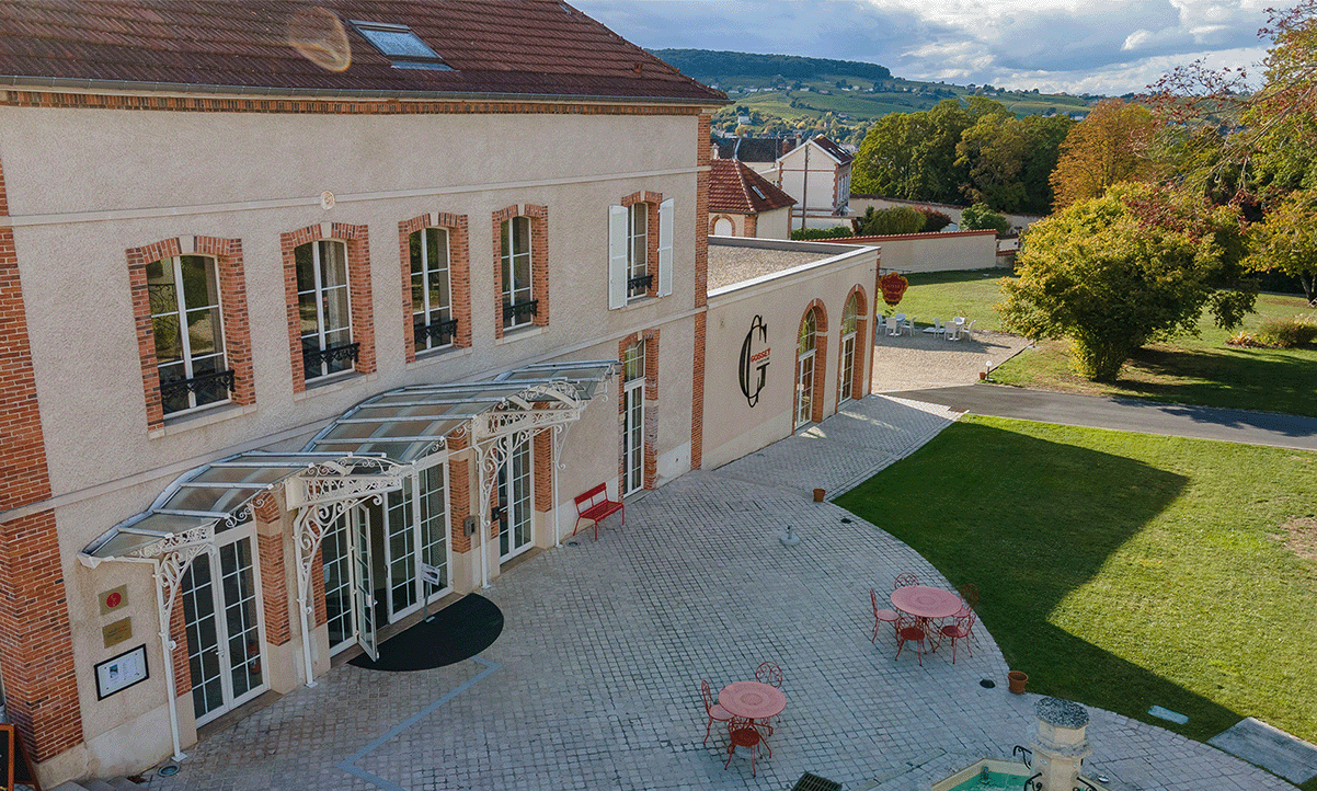 Une Maison demeurée familiale et indépendante